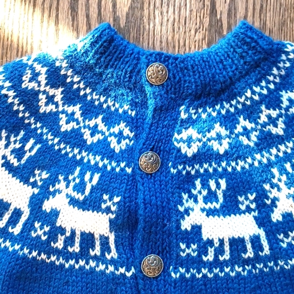 Hand knit.. Moose and snowflake wool cardigan - Picture 2 of 7